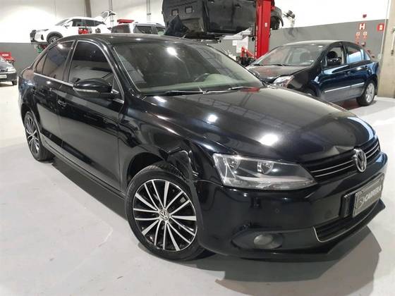 VOLKSWAGEN JETTA 2.0 TSI HIGHLINE 211CV GASOLINA 4P TIPTRONIC VOLKSWAGEN JETTA 2.0 TSI HIGHLINE 211CV GASOLINA 4P TIPTRONIC
